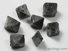 MAGNÉTITE