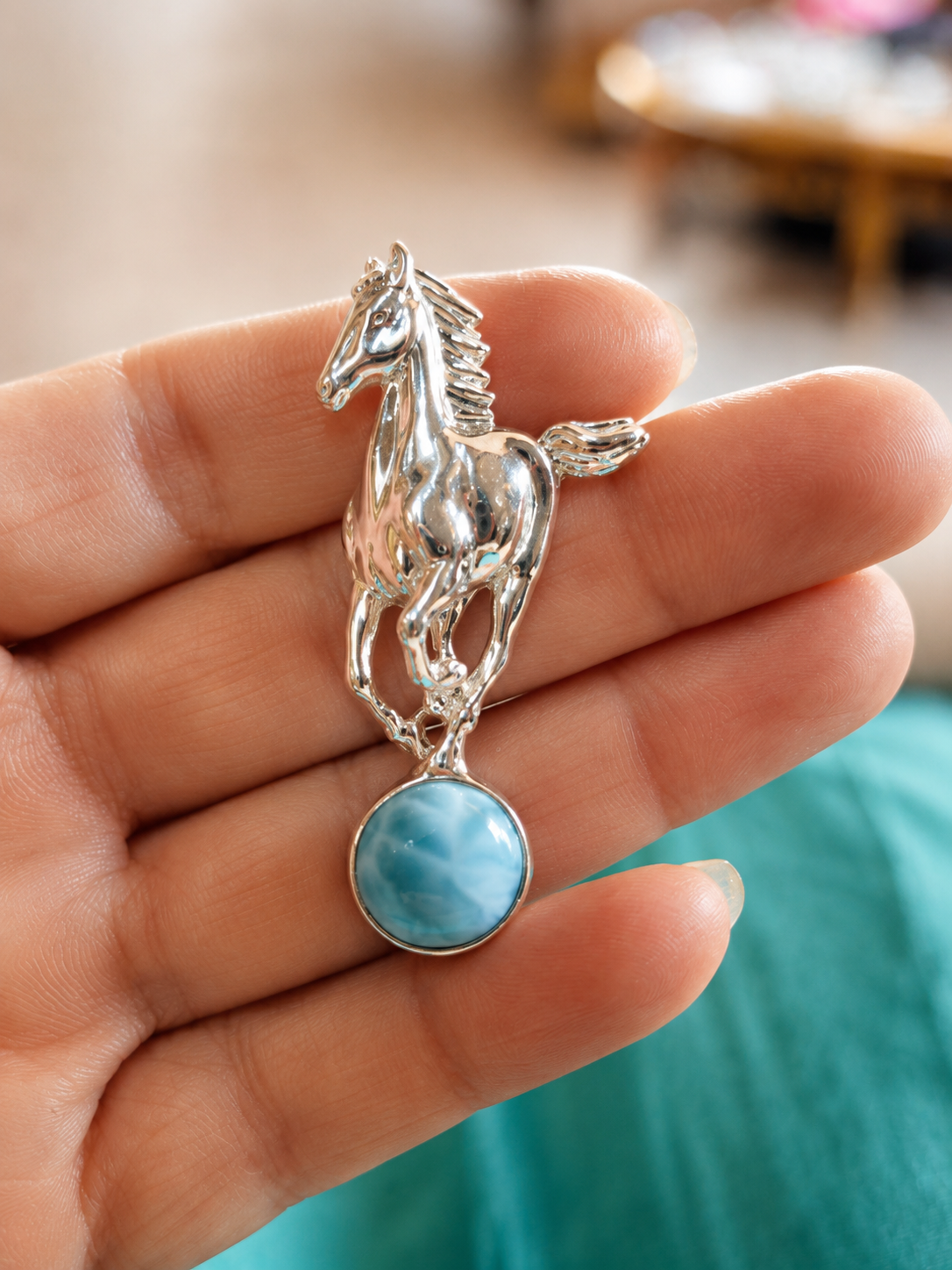 Pendentif cheval au galop argent et larimar