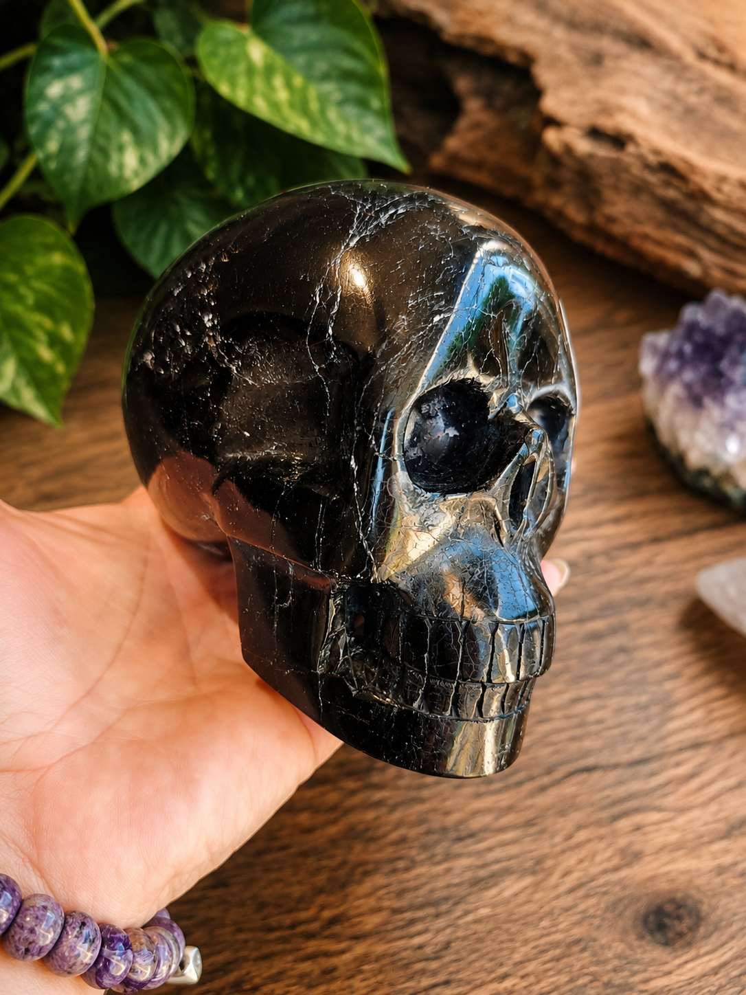Crâne en tourmaline noire – 1,050 kg
