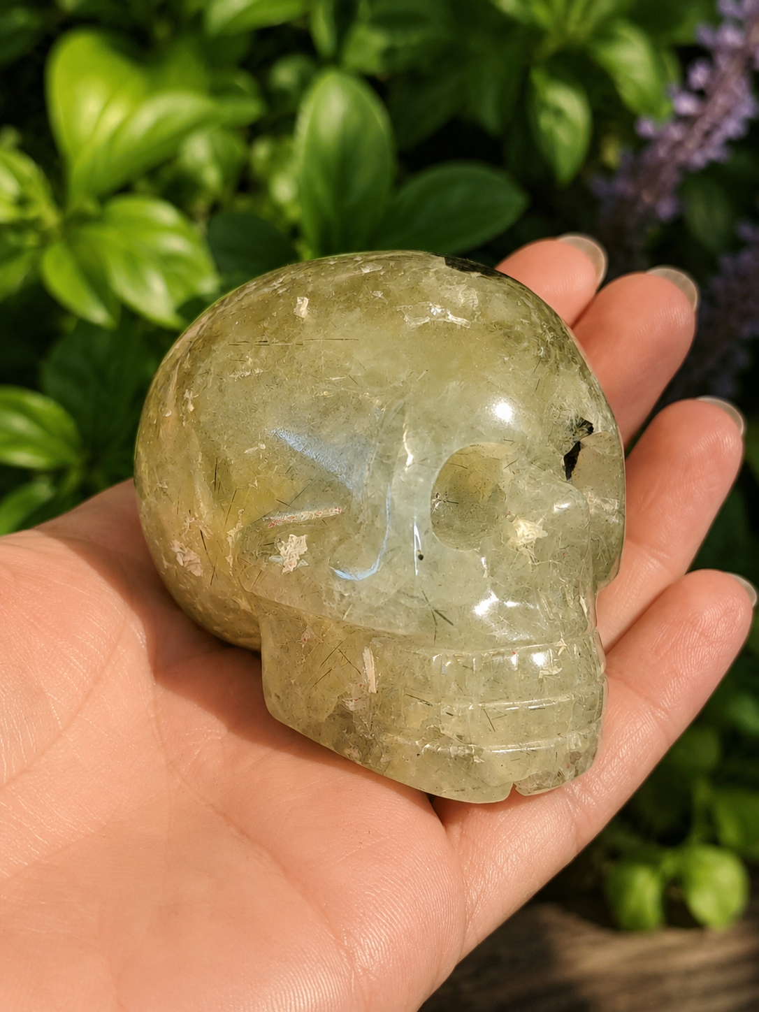 Crâne en préhnite – 195 g