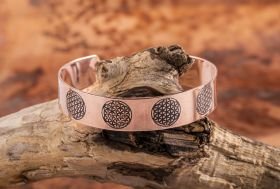 Bracelet en cuivre gravé de la Fleur de Vie