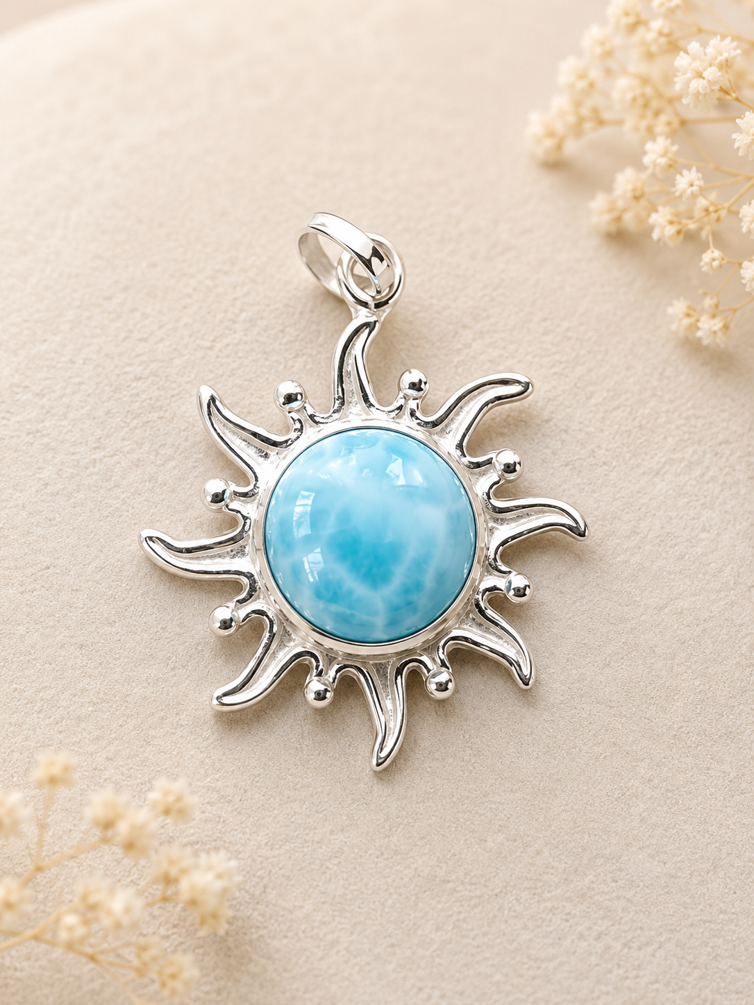 Pendentif soleil en larimar