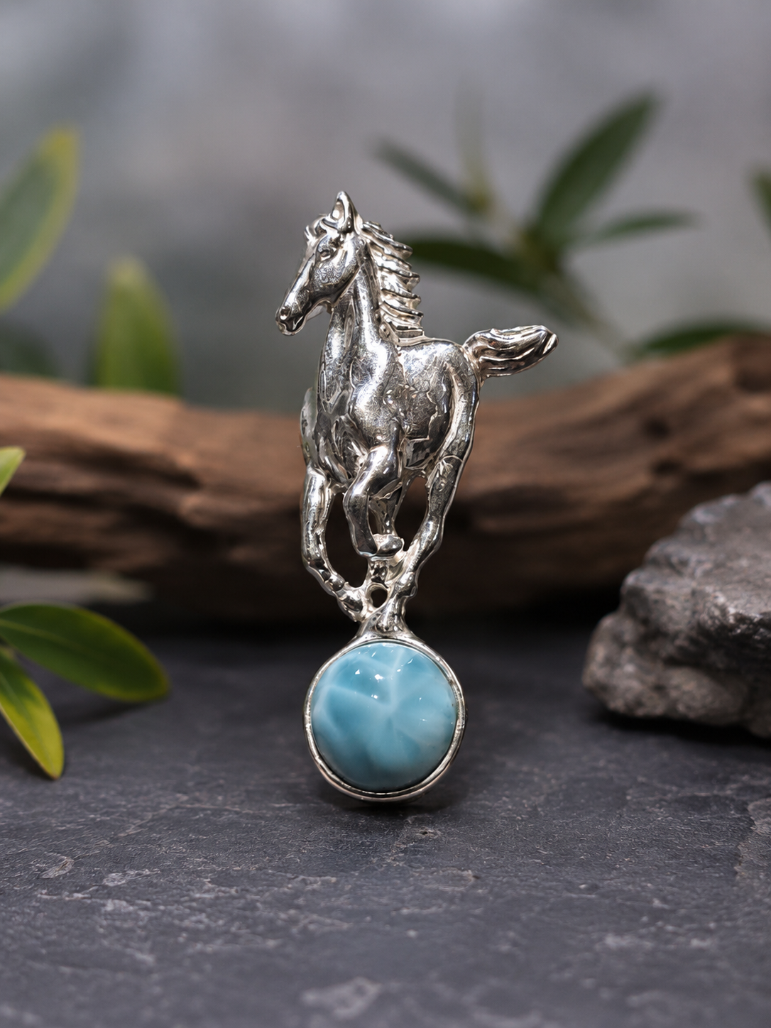 Pendentif cheval au galop argent et larimar