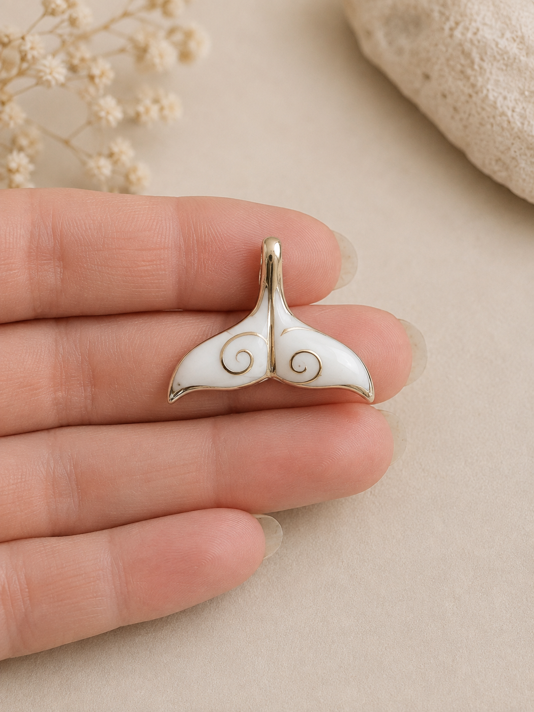 Pendentif queue de baleine en Œil de Sainte-Lucie