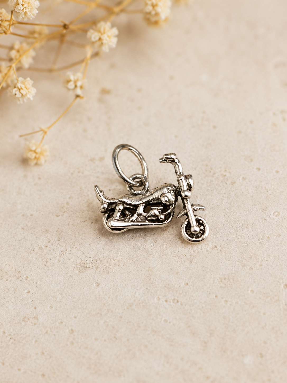 Pendentif petite moto custom en argent