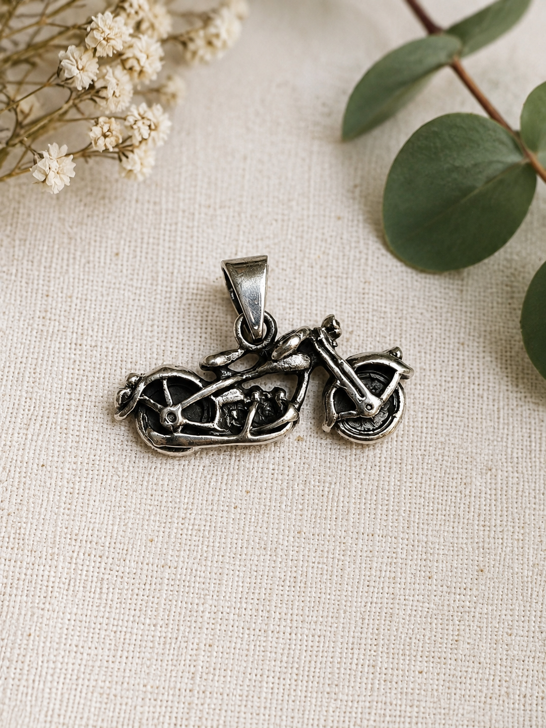 Pendentif moto custom vintage en argent