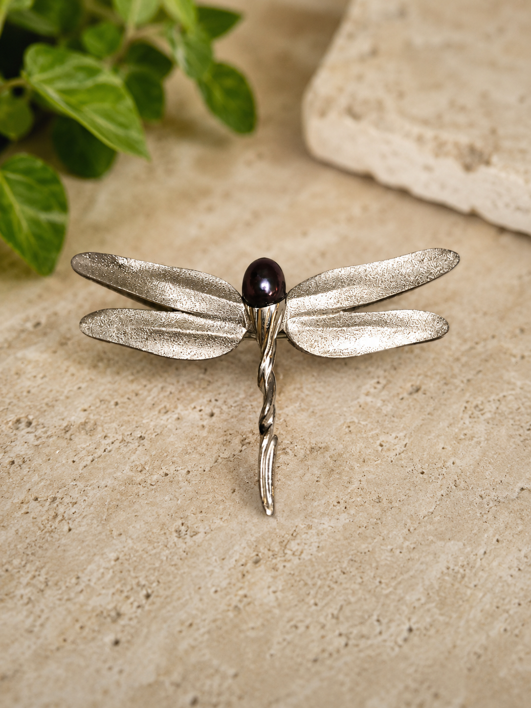 Broche Libellule en argent et perle – Création Alain Detrixhe – Pièce unique