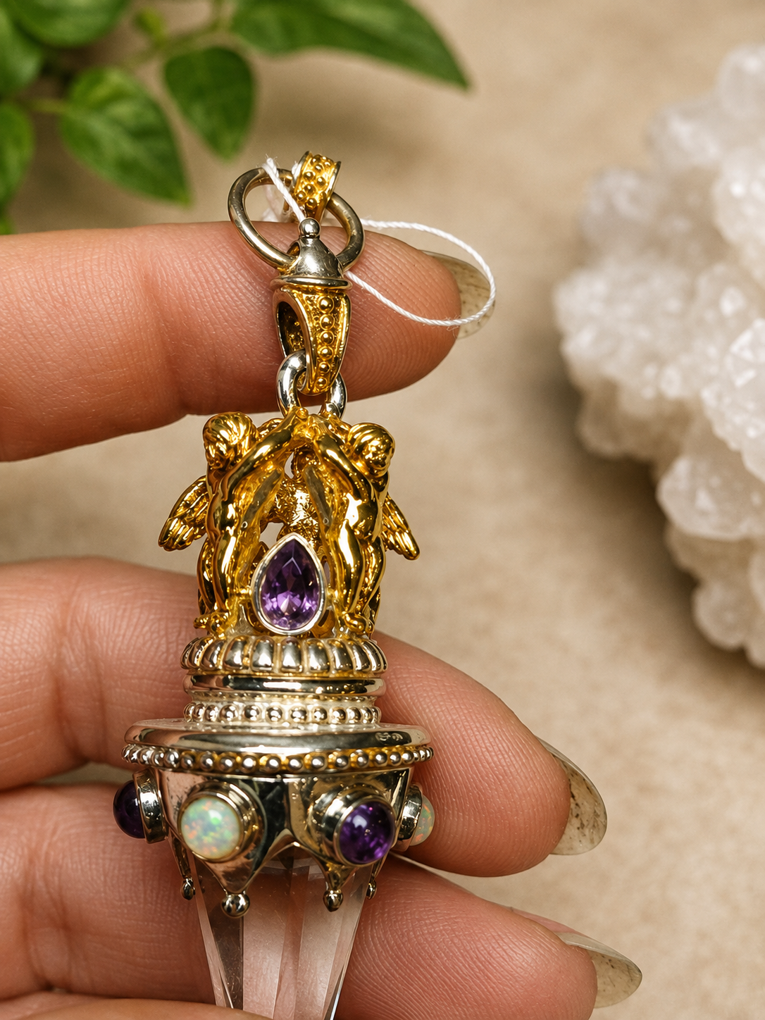Pendule d’exception – Argent, plaqué or, améthystes et opales