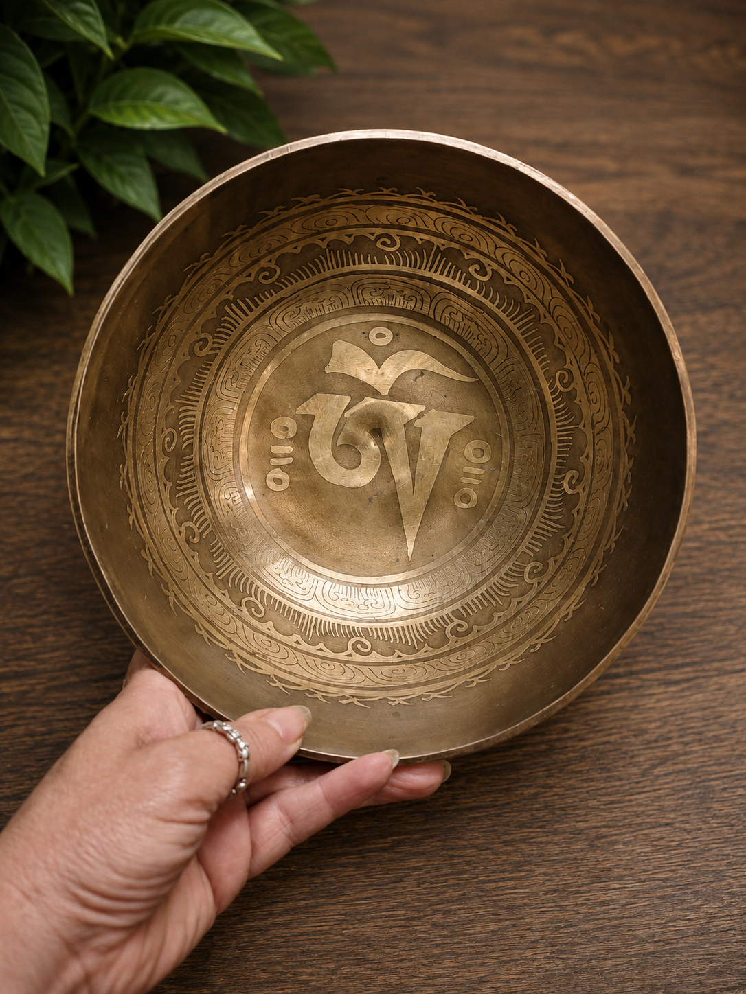 Bol chantant tibétain gravé – Yeux de Bouddha – 20 cm bo-004