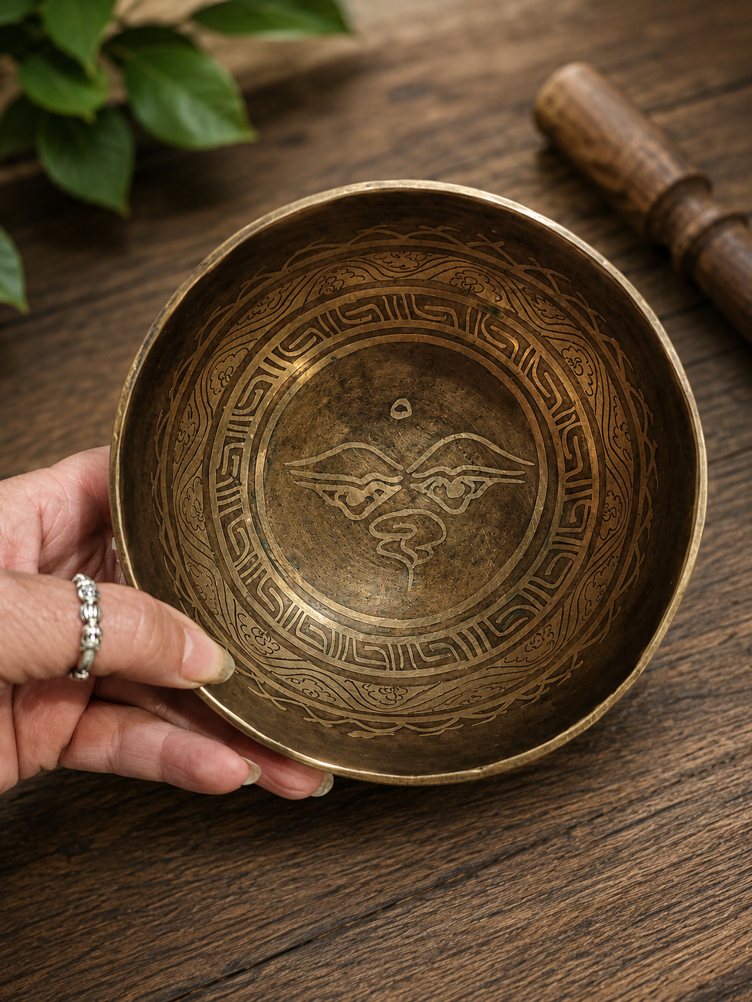 Bol tibétain gravé – Yeux de Bouddha – 13,5 cm  BO-006