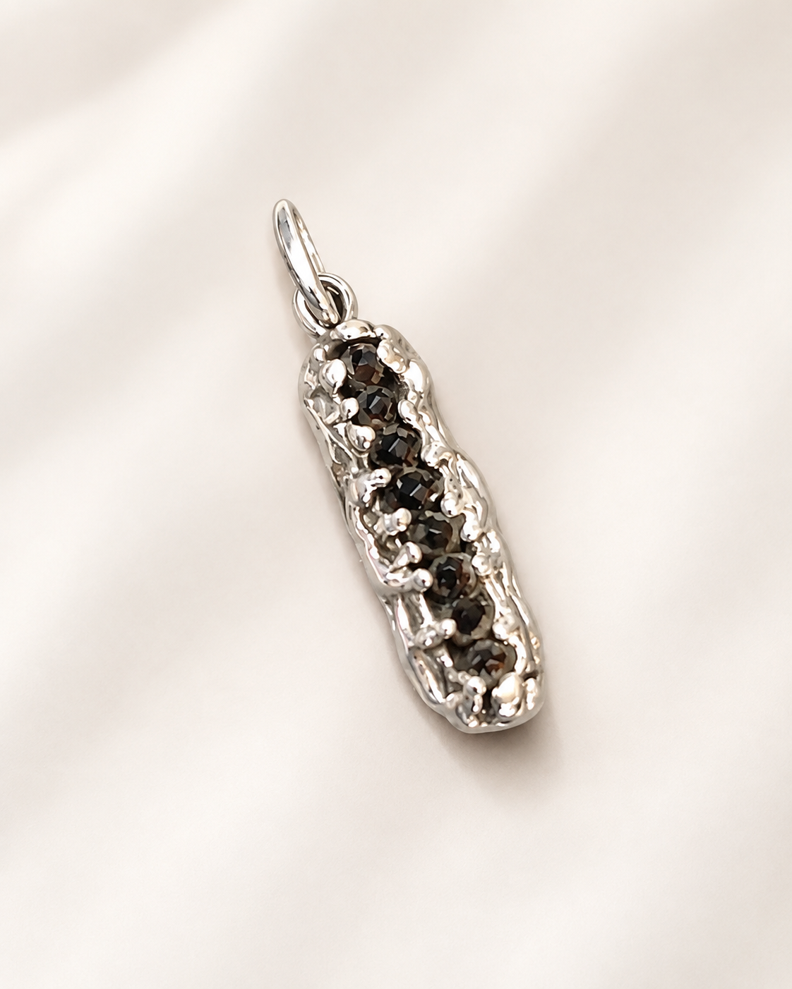 Pendentif en argent et spinelle – Création Eva Stone