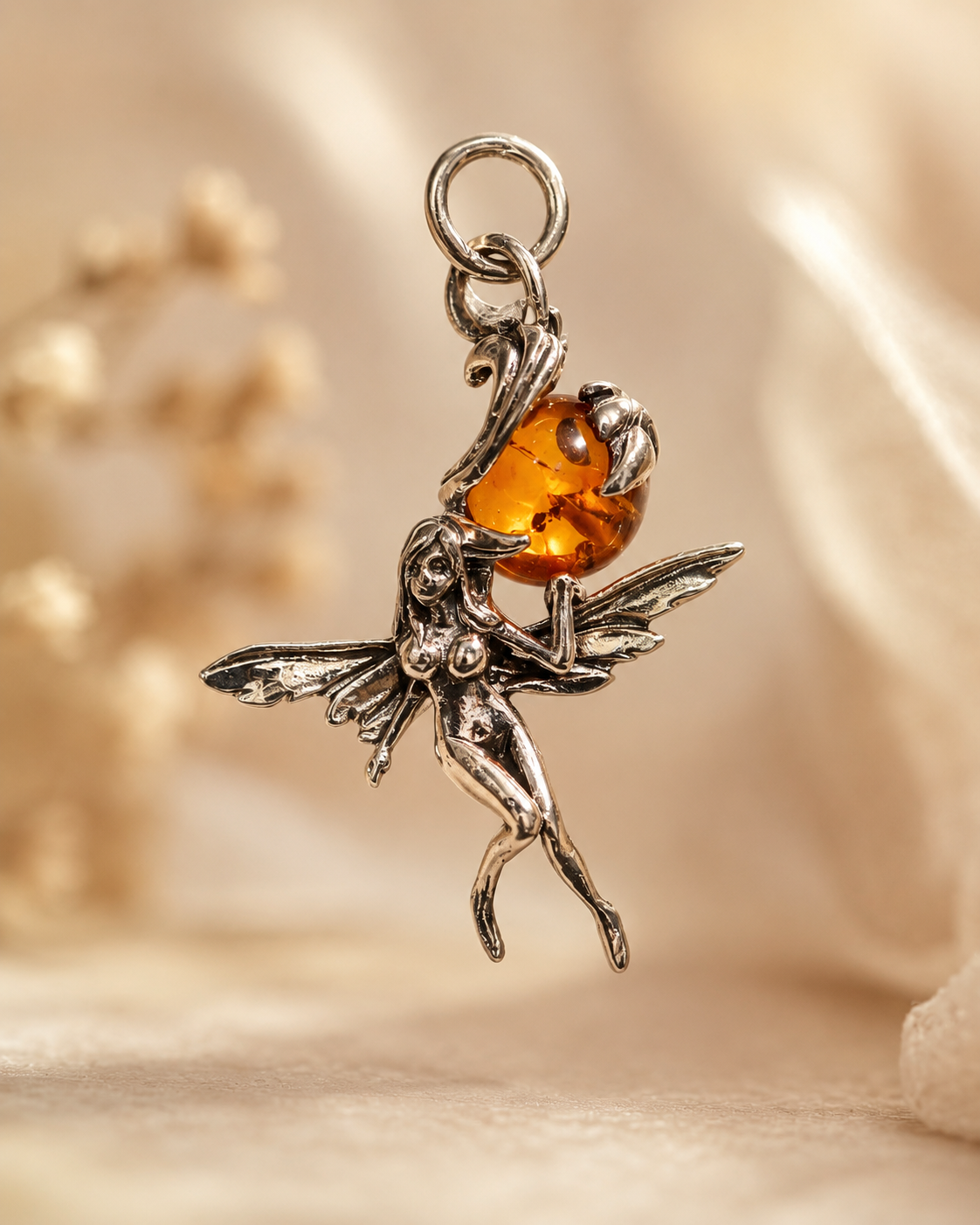 Pendentif fée en  ambre & argent