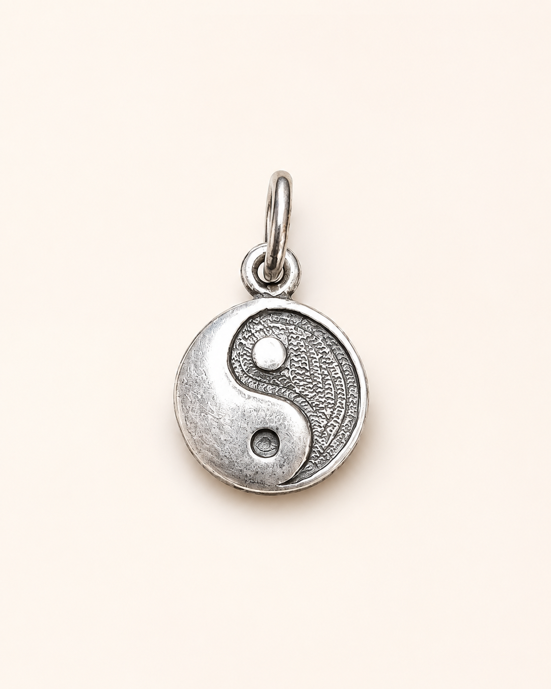 Pendentif Yin Yang en argent – Harmonie et équilibre