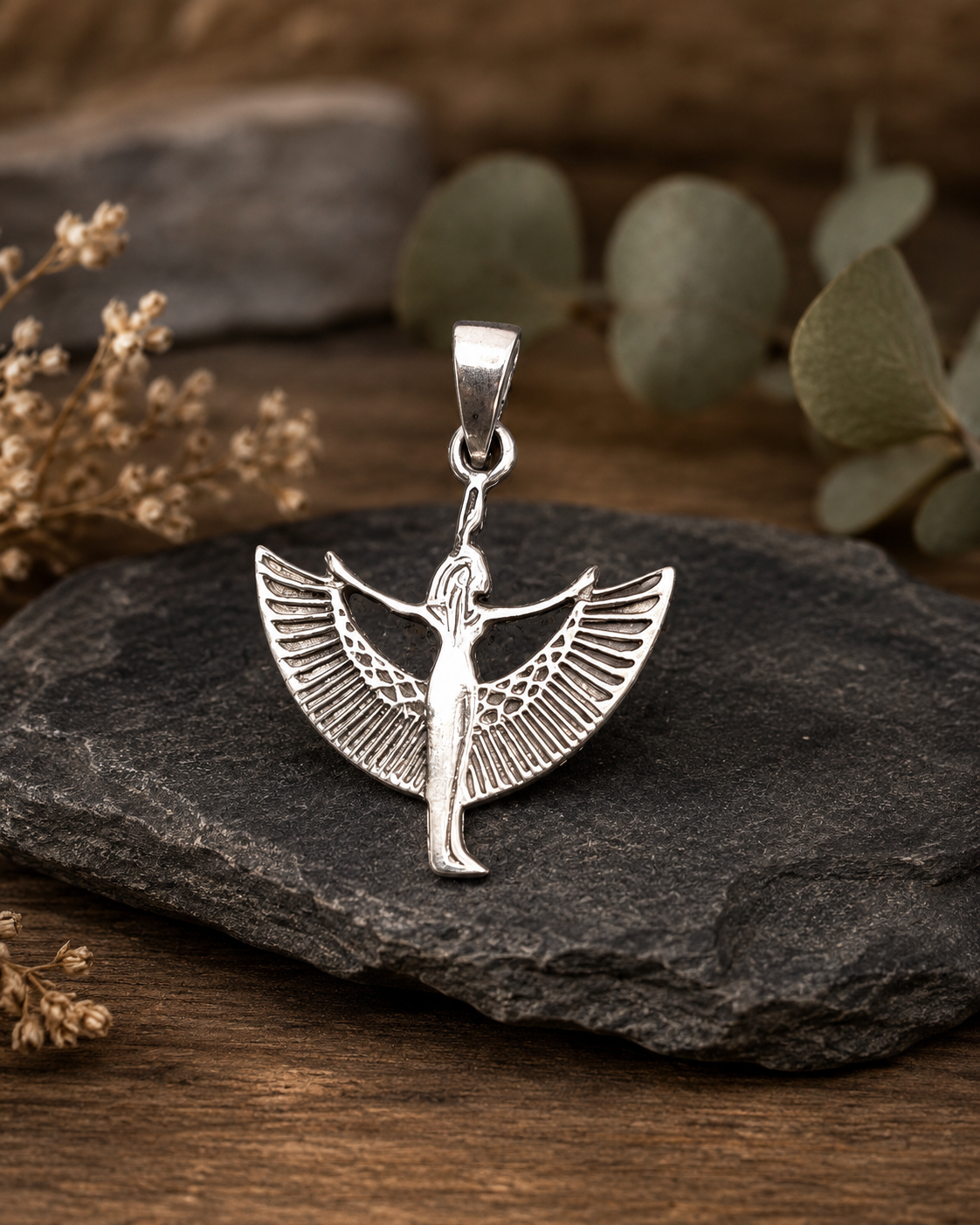 Pendentif Isis ailée – Symbole égyptien en argent