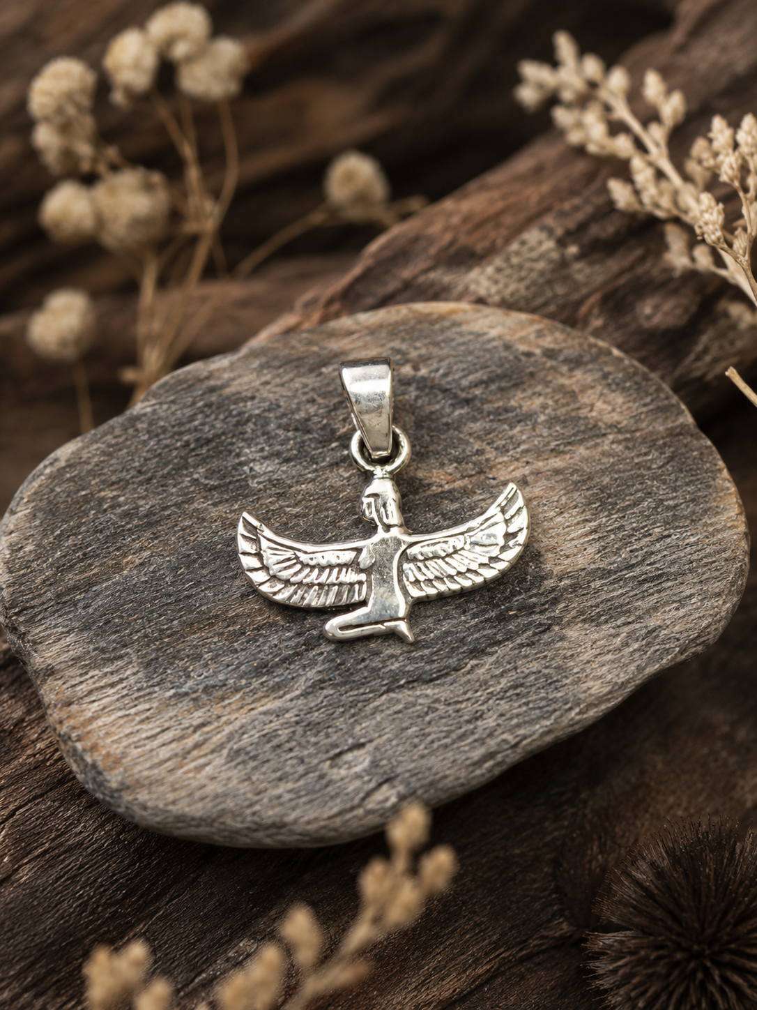 Pendentif Isis ailée en argent