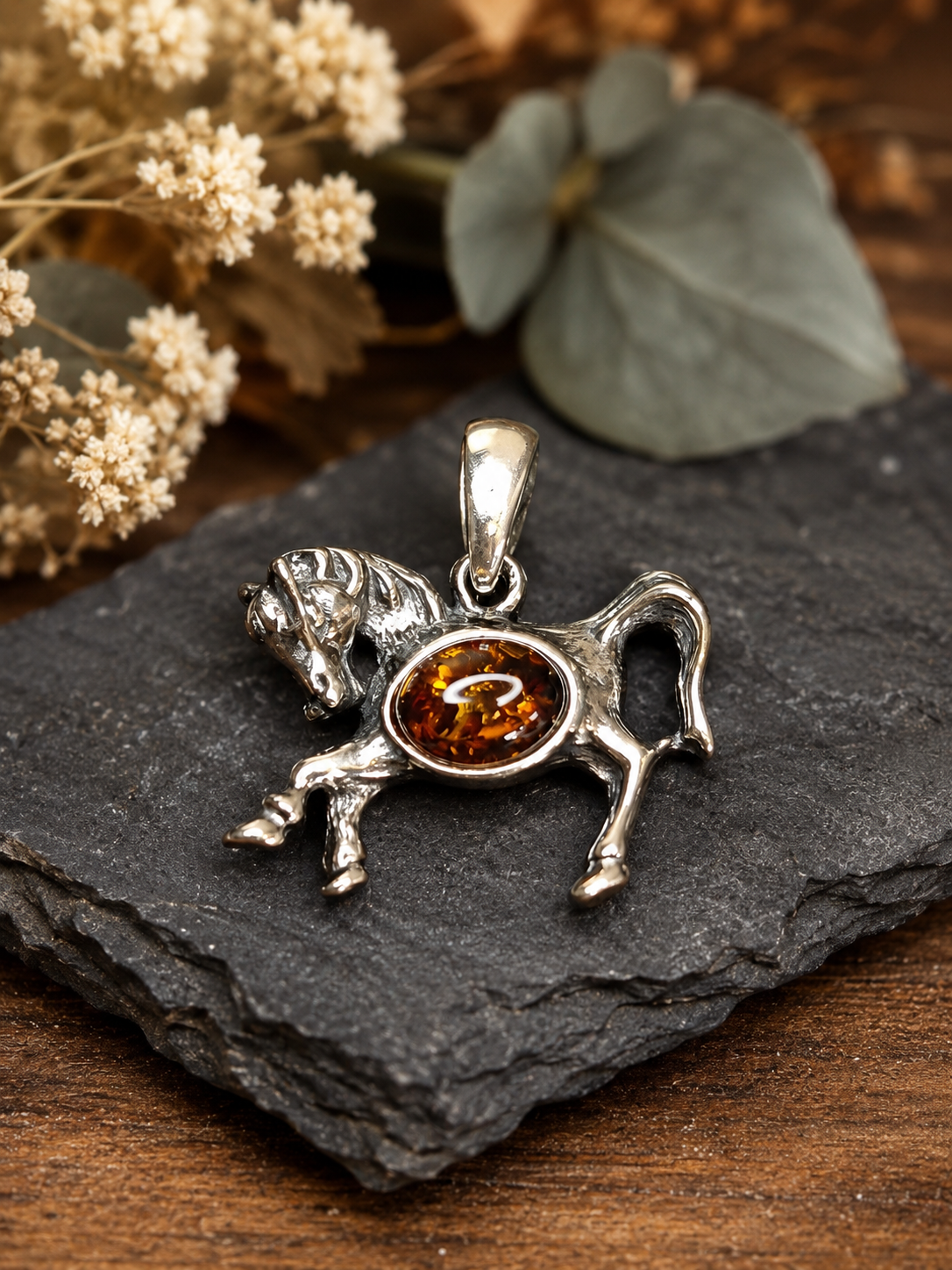 Pendentif Cheval en argent et ambre