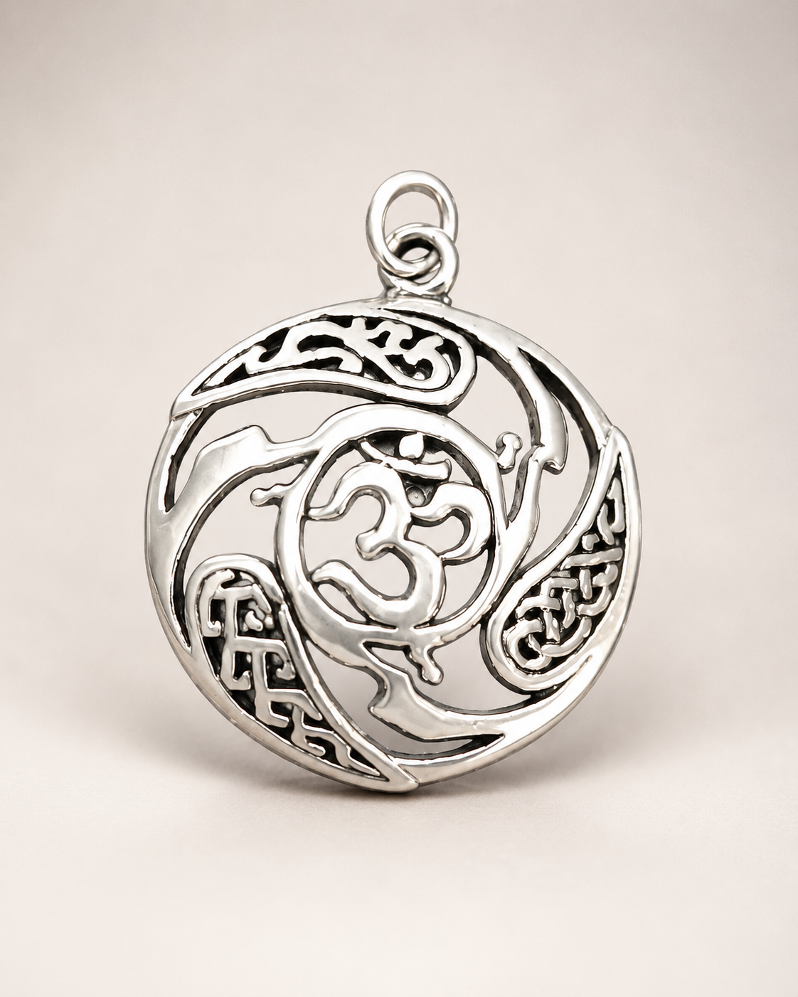 Pendentif Triskell celtique et Aum