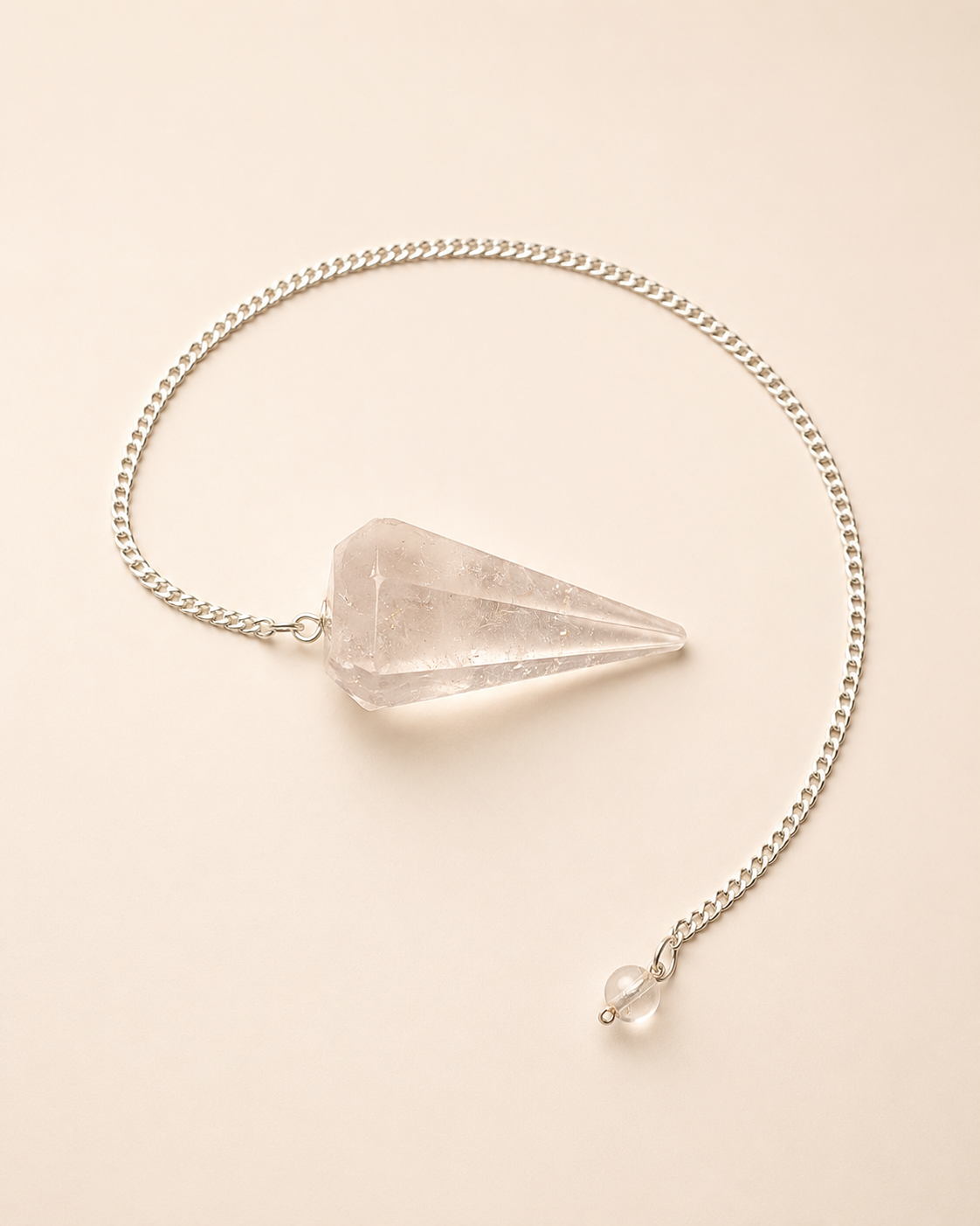 Pendule en cristal de roche – fabrication artisanale en Inde