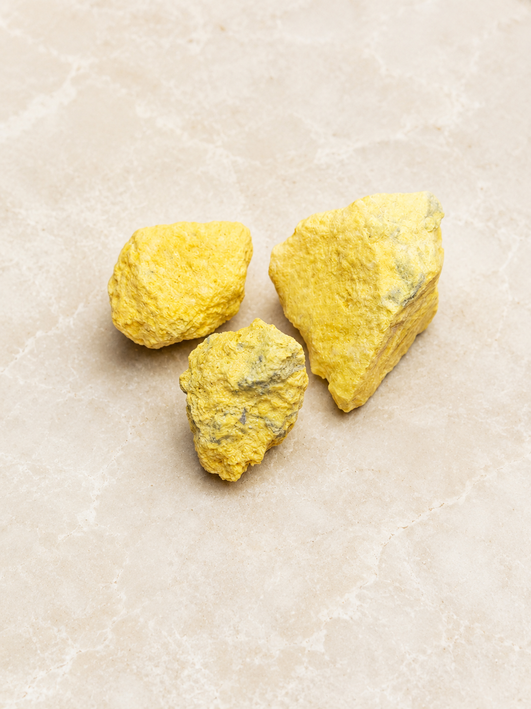Petit morceau de soufre brut