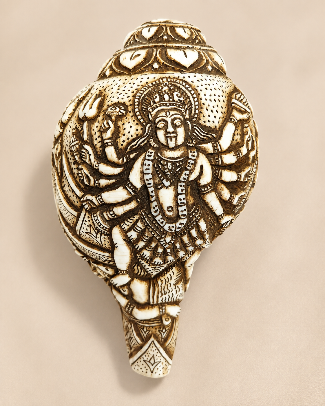 Conque tibétaine sculptée à la main – Mahakali à dix bras