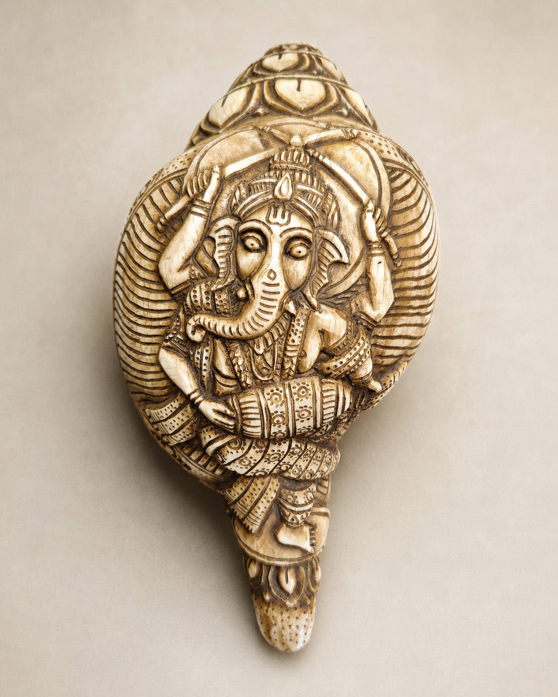 Conque tibétaine sculptée à la main – Ganesh à quatre bras musicien et dansant  s020