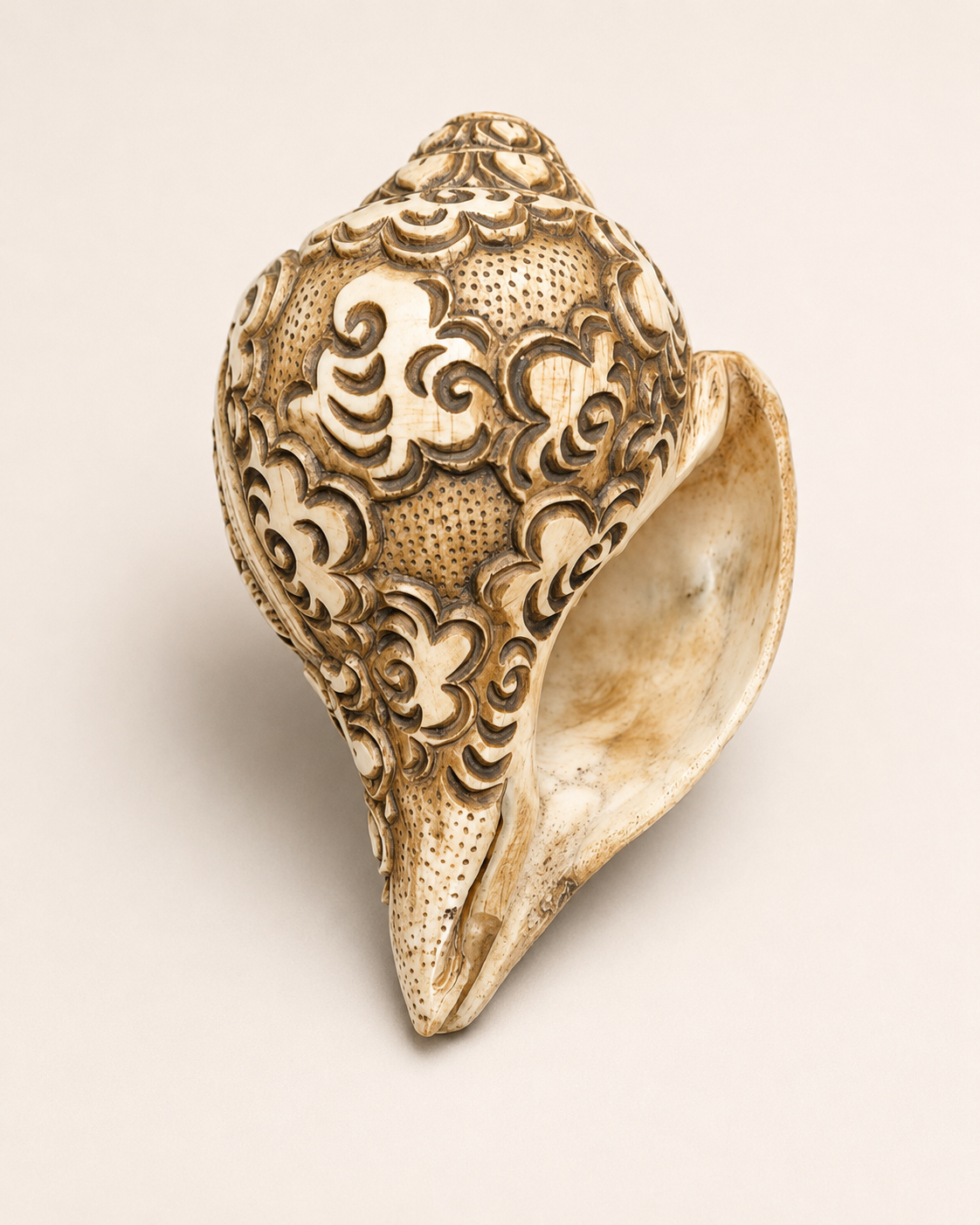 Conque sculptée à la main – Ganesh à dix bras  s018