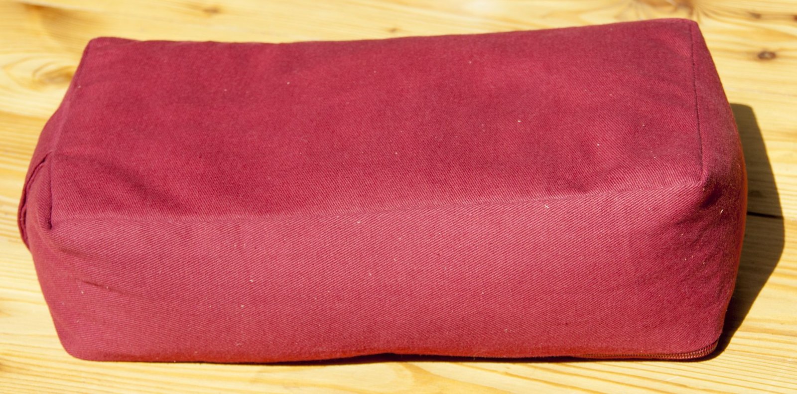 Siège de méditation rouge vin rempli de sarrasin
