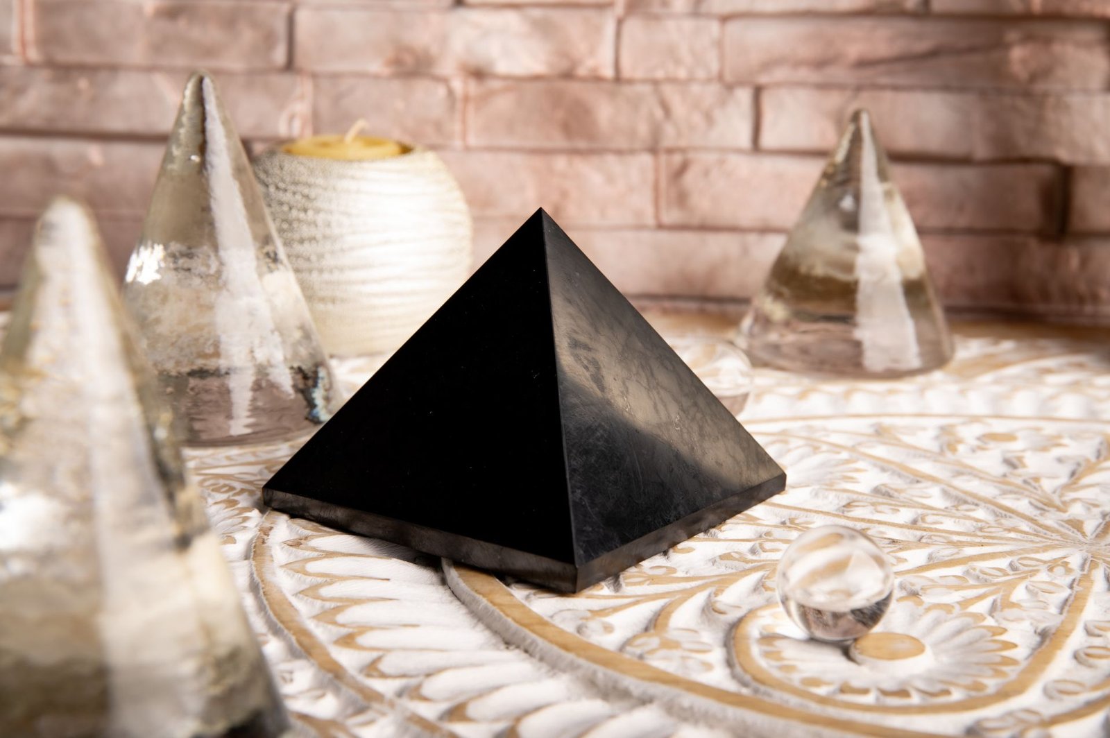 Pyramide de shungite 4 cm