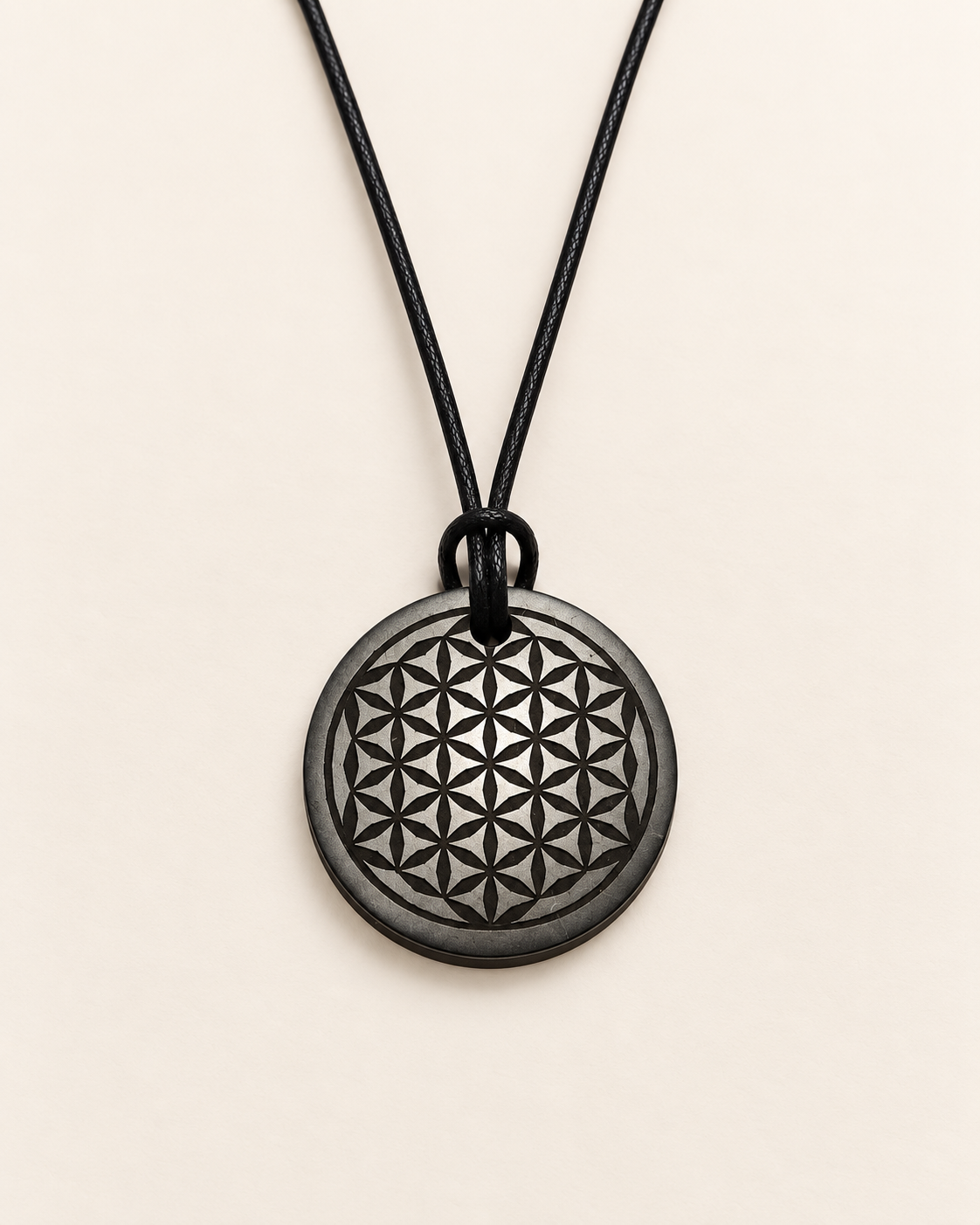 Pendentif en shungite – Fleur de Vie