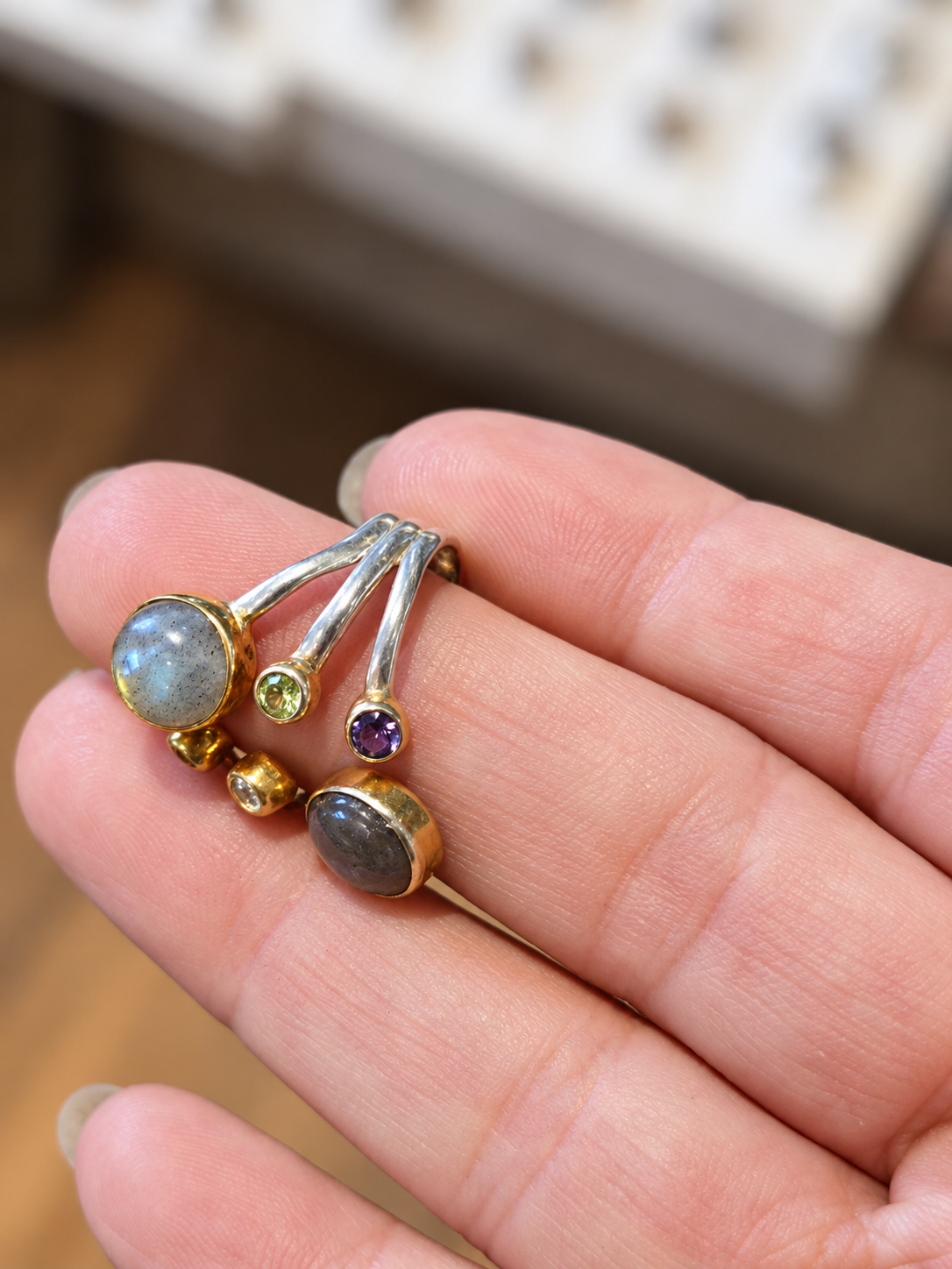 Bague ouverte en argent, plaqué or et pierres fines