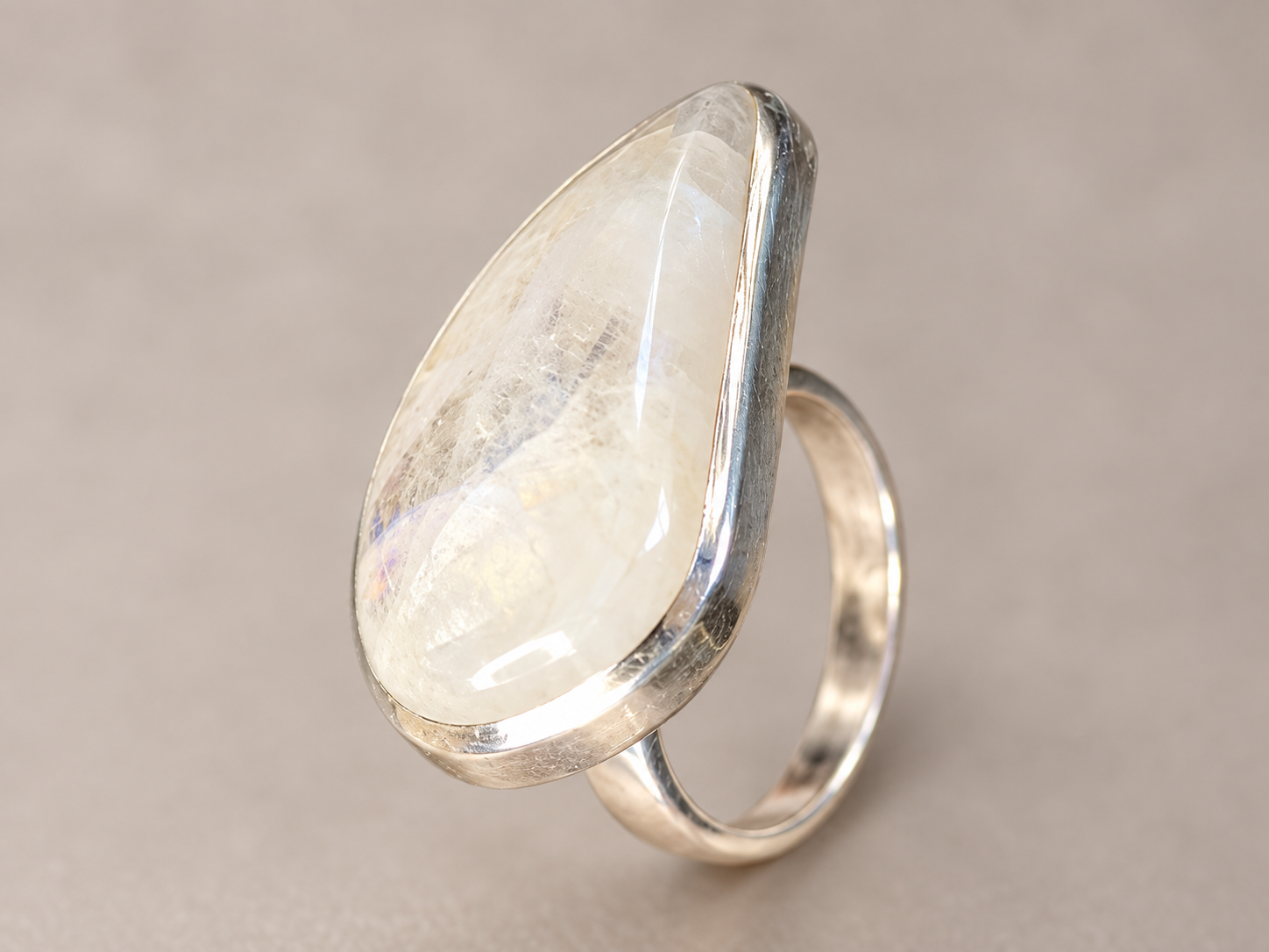 Bague en argent et labradorite blanche – Taille 59