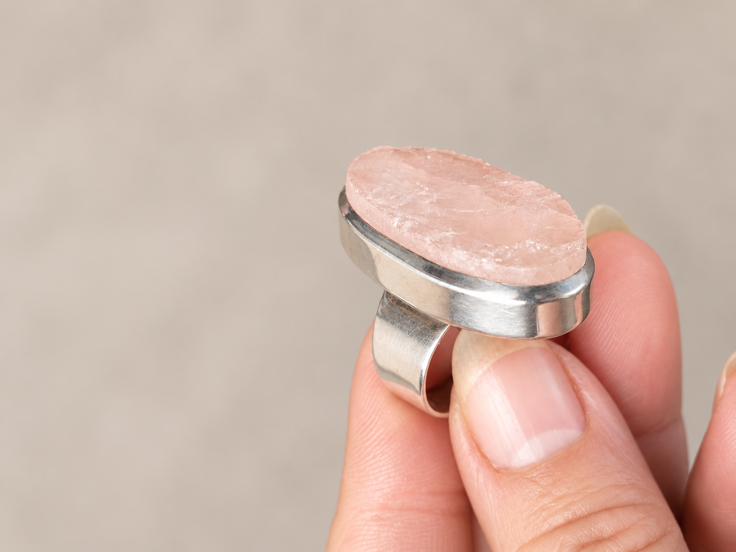 Bague en argent et quartz rose brut – Taille 57