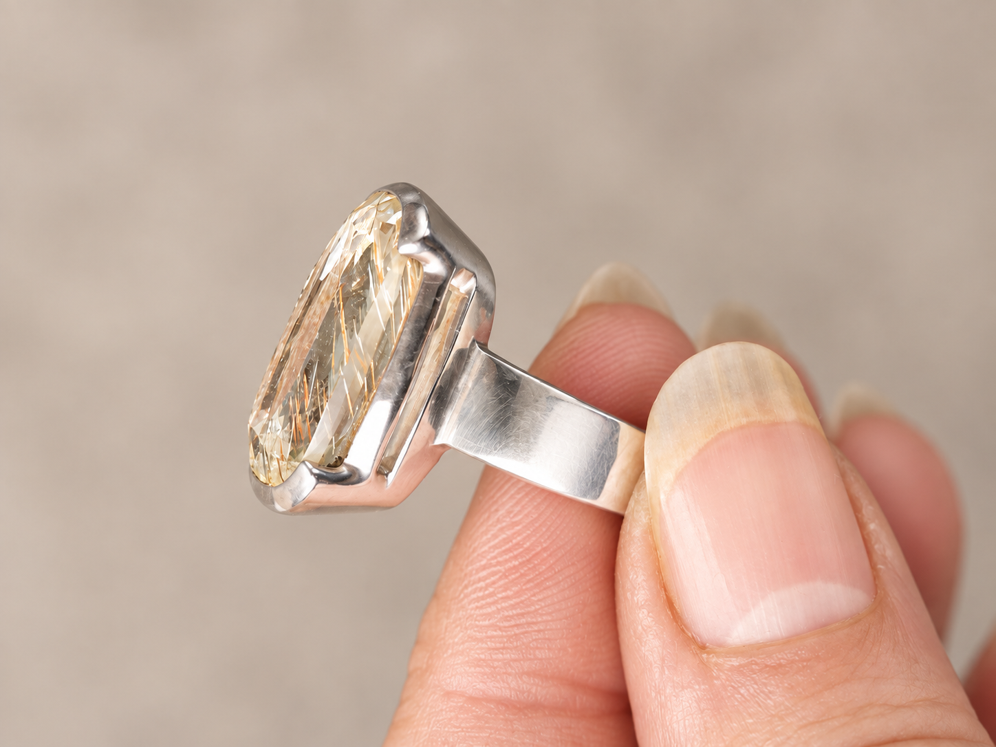 Bague en argent et hiddénite – Taille 55