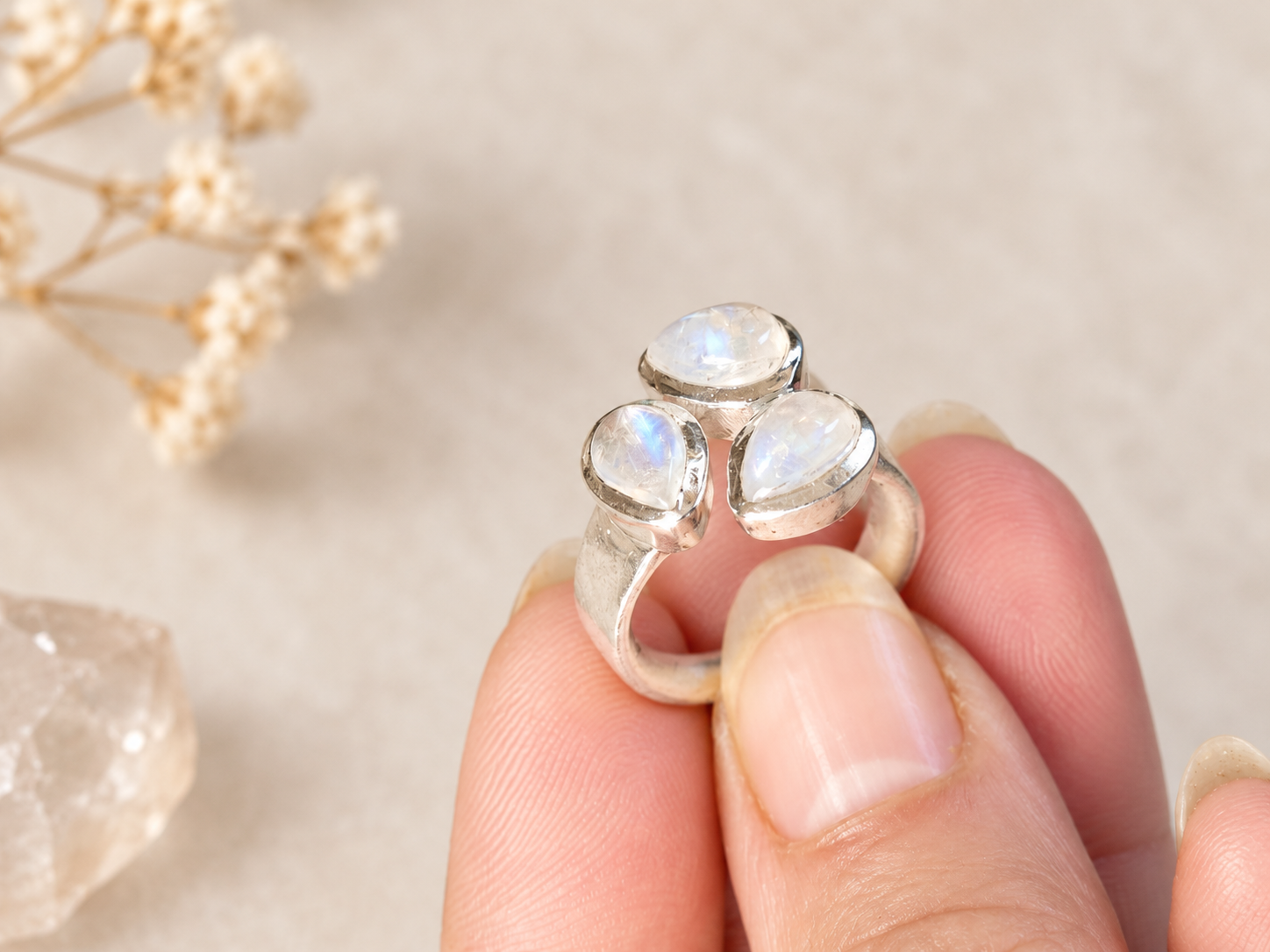 Bague réglable en argent et labradorite blanche – Taille actuelle 55