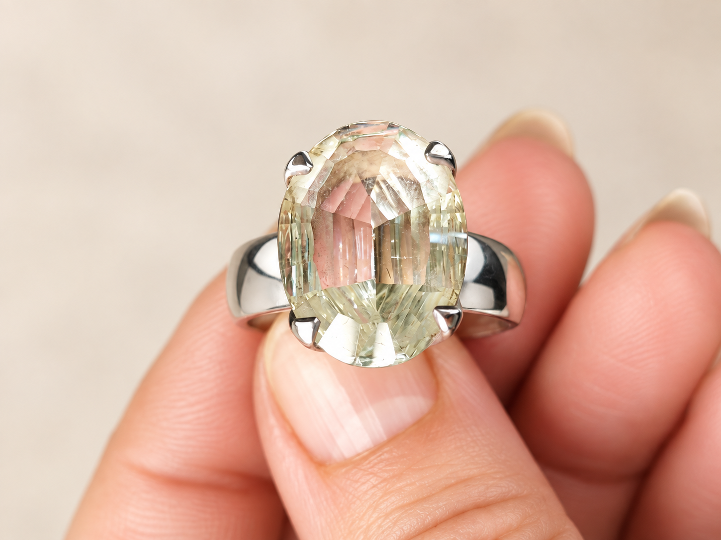 Bague en argent et améthyste verte facettée – Taille 68
