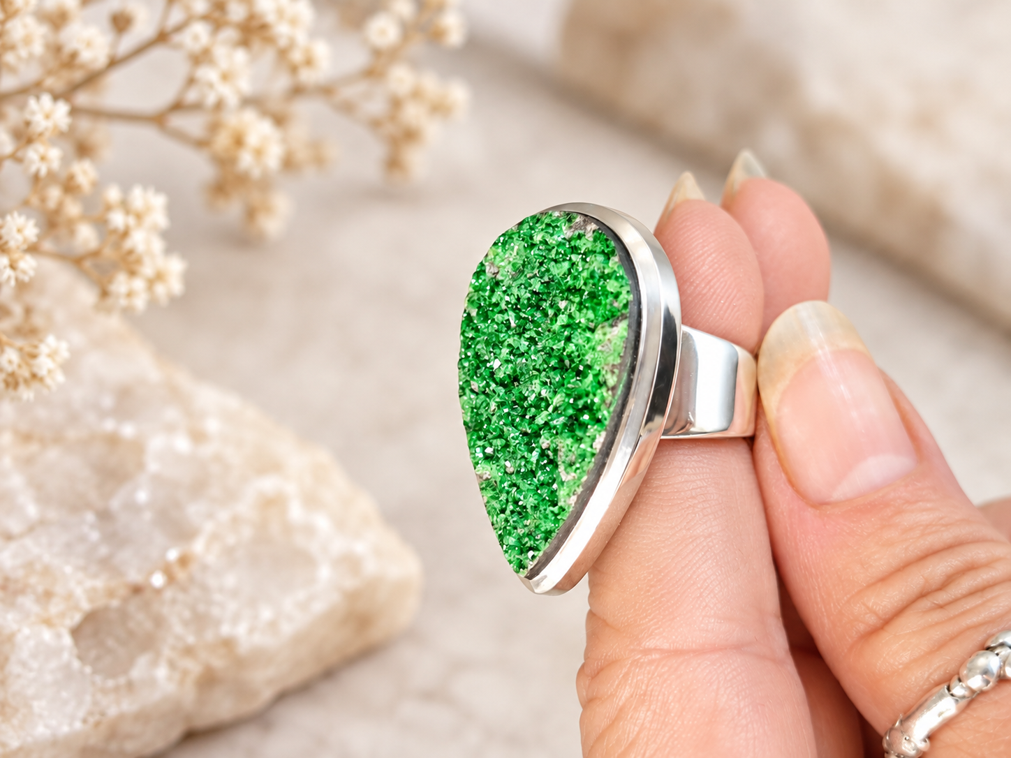 Bague en argent et grenat uvarovite – Taille 58