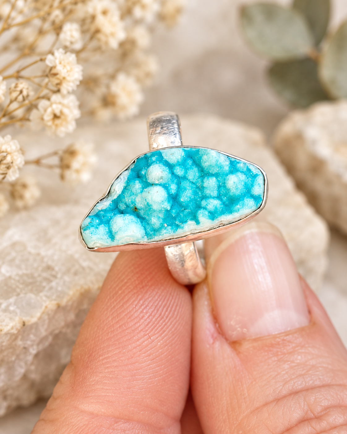Bague en argent sertie d’une belle hémimorphite