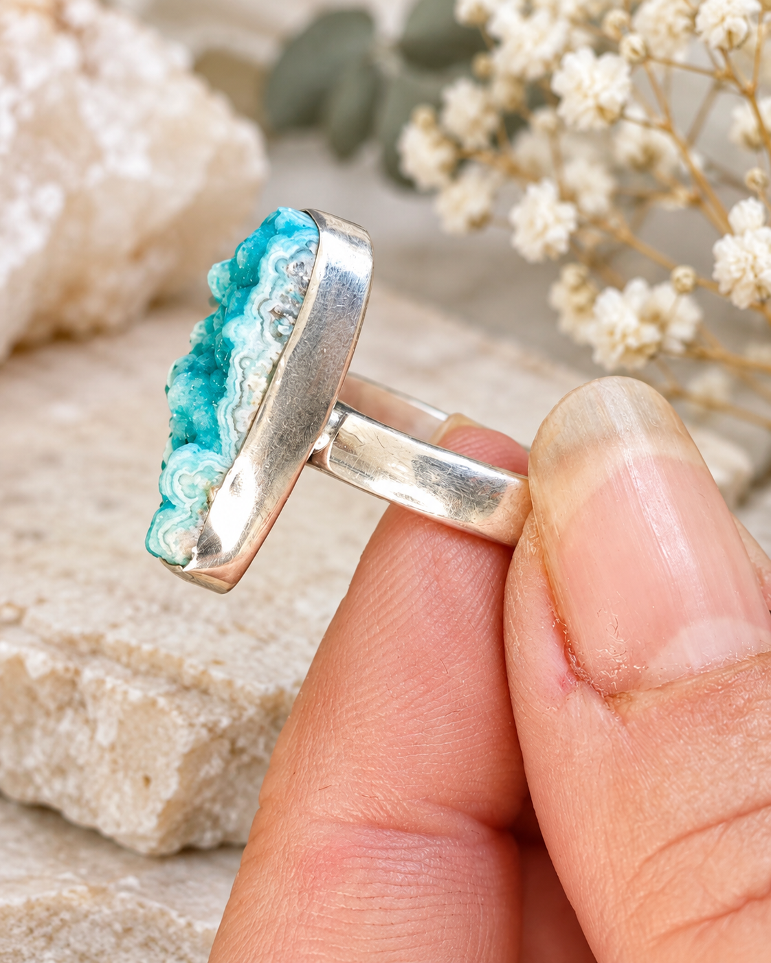 Bague en argent sertie d’une belle hémimorphite