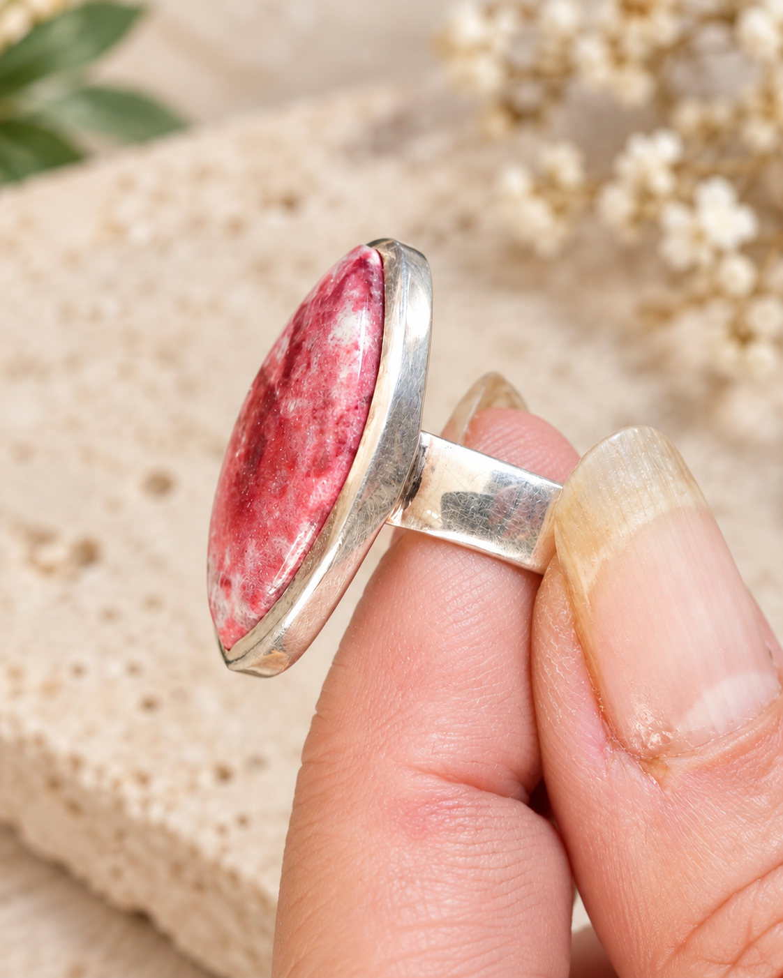 Bague en argent sertie d’une belle thulite  53