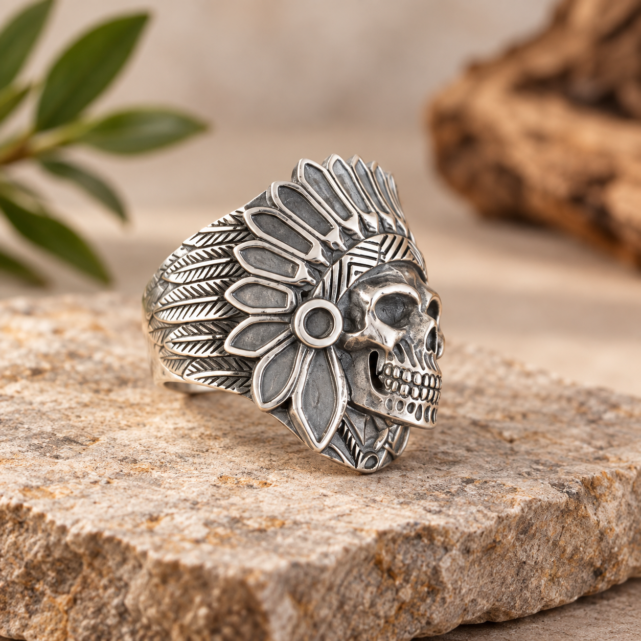 Bague crâne en argent, coiffe de plumes amérindienne.- taille 64