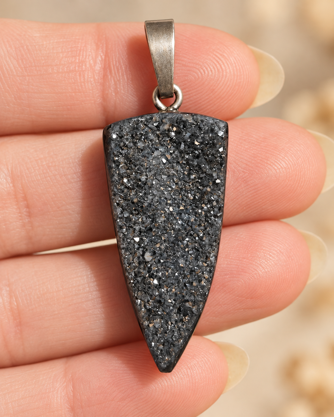 Pendentif en Agate noire - Onyx cristallisée (Onyx) – Bélière