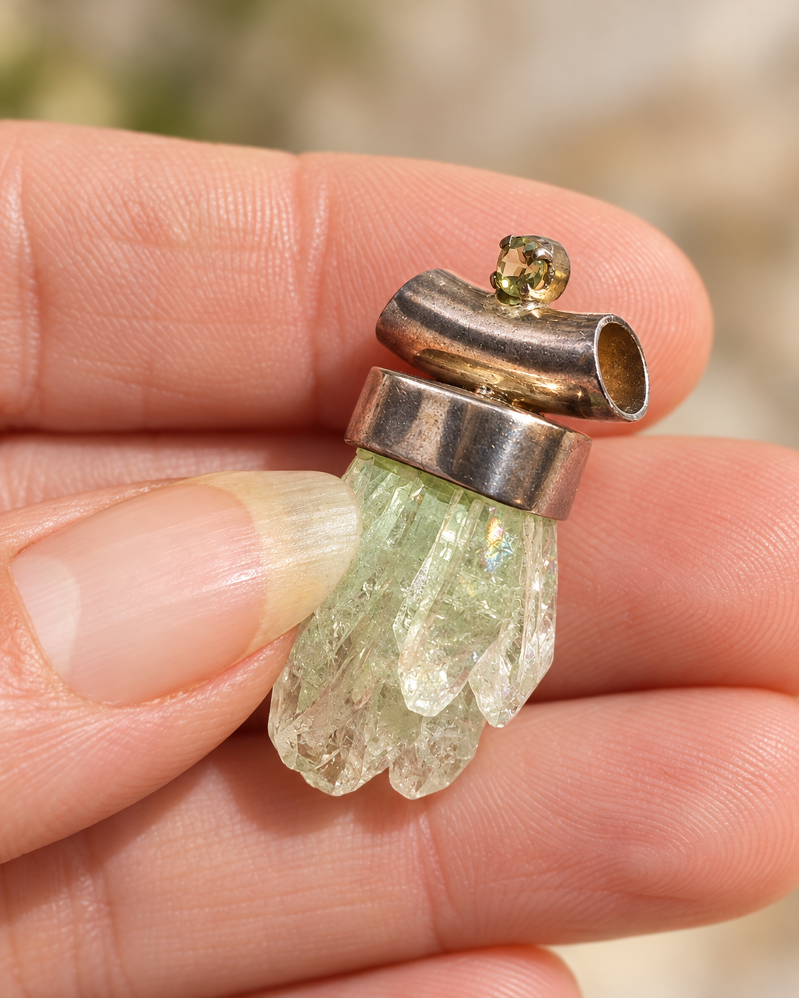 Pendentif en Apophyllite naturelle et Péridot – Pièce unique